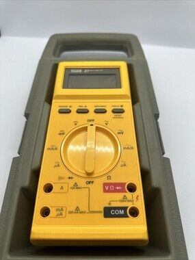 1984 NEW FLUKE 27 MULTIMETER SALESMEN SAMPLE EXCELLENT CONDITION WITH HARD CASE!